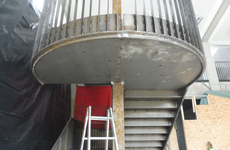 Stahltreppe mit Gussasphaltbelag